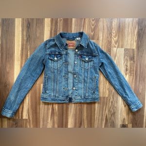 Levi’s original trucker jean jacket. Size small. Delicately worn